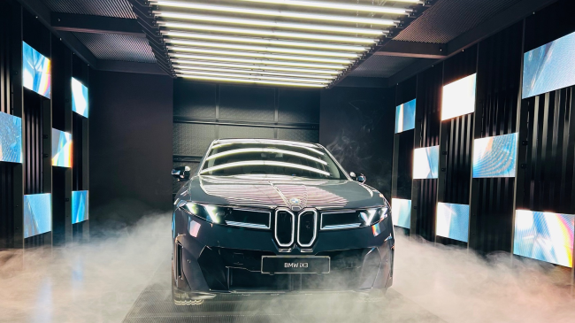   Autohaus als Showbühne