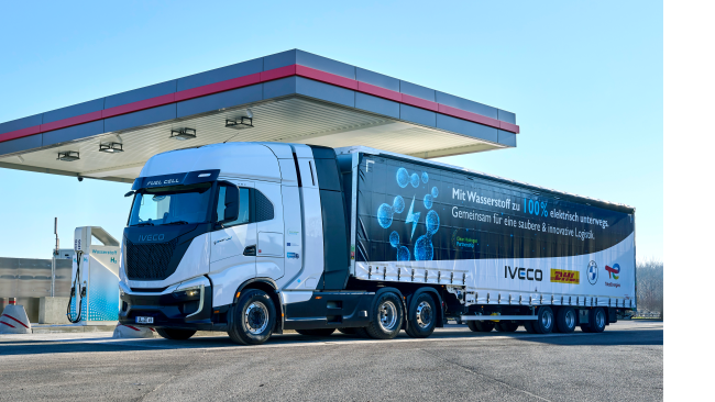 Iveco: 2 Wasserstoff-Lkw an BMW übergeben