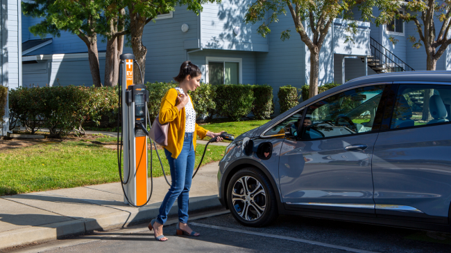 Neue Ladesäulen-Generation mit bidirektionalem Laden