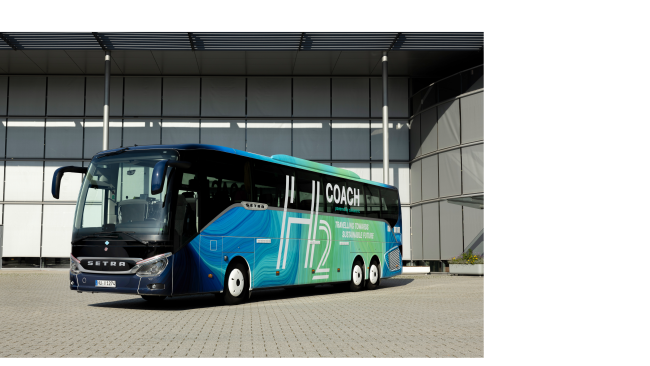 Brennstoffzellen-Reisebus auf Testfahrt