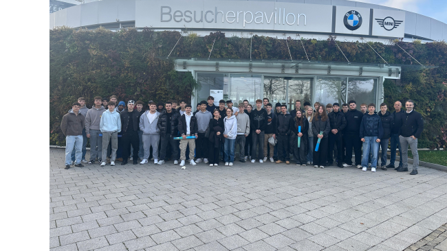  Unterberger besuchte mit 52 neuen Lehrlingen BMW-Werk Dingolfing