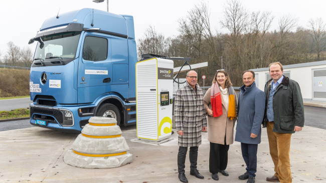   Regau: 1. Ladepark mit Ultraschnellladern für Pkw und Lkw   