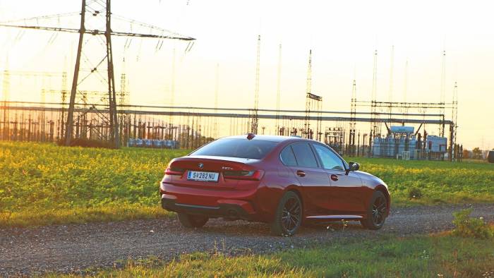 BMW 330e Limousine