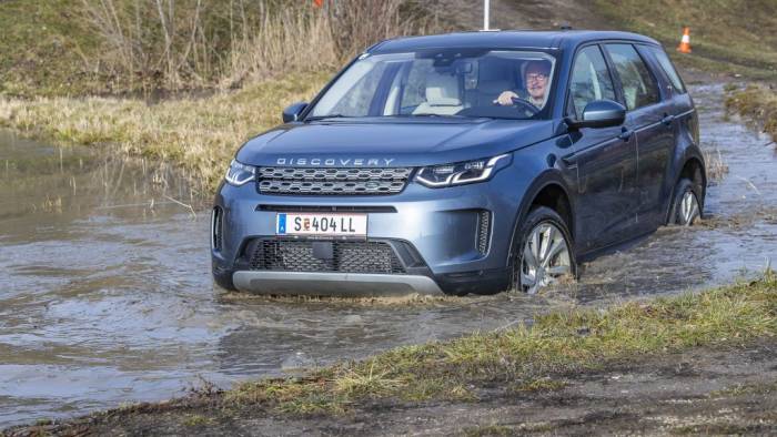 Land Rover Discovery Sport P300e