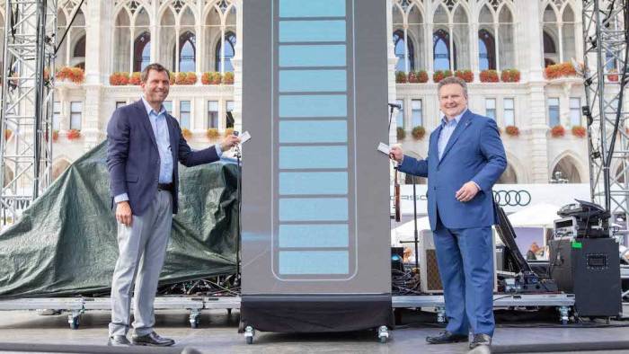 Premierenfeuerwerk am Wiener Rathausplatz