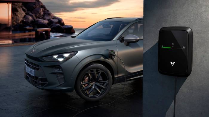 Als eHybrid rennt er mehr als 100 Kilometer elektrisch