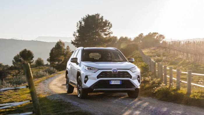 Toyota RAV4 2,5 i-Hybrid 2WD / 4WD