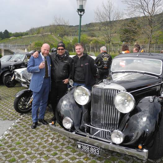  Neben Harleys jetzt auch Oldtimer
