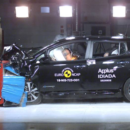  E-Auto crasht sicher