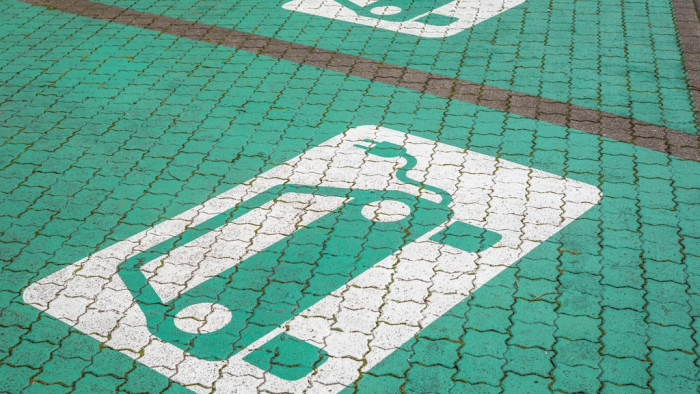  Studie: Zwei Drittel deutscher Unternehmen arbeiten an Elektrifizierung