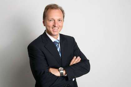  Um Privatkunden erweitert