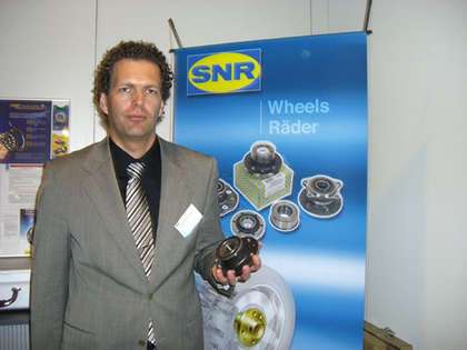  NTN nimmt SNR-Heft in die Hand 