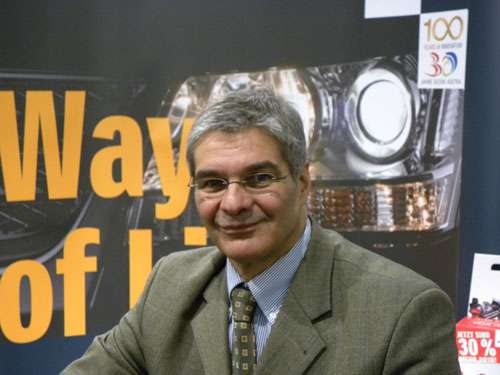  Von Zulieferern abhängig