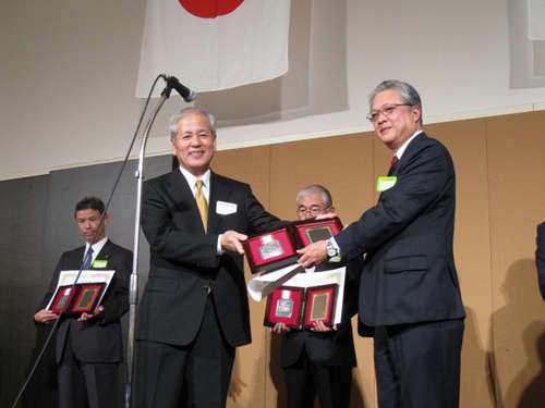  Erstmals für NGK Spark Plugs