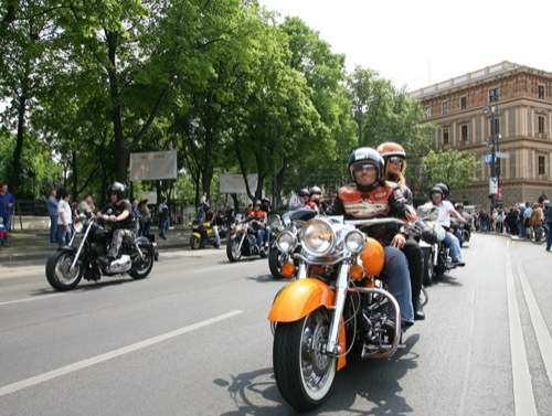  Heiße Öfen vor historischer Kulisse