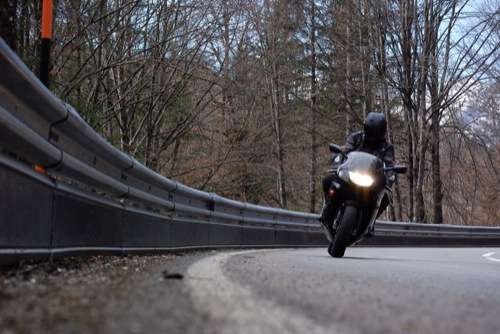  Altreifen schützen Motorradfahrer