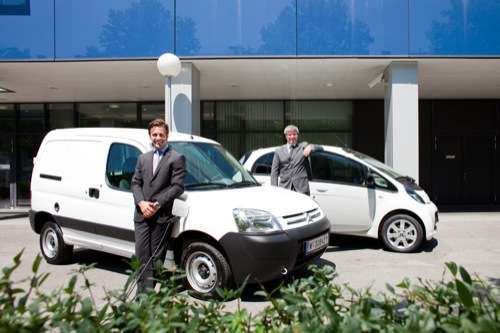  A1 nimmt Elektroautos für Fuhrpark entgegen