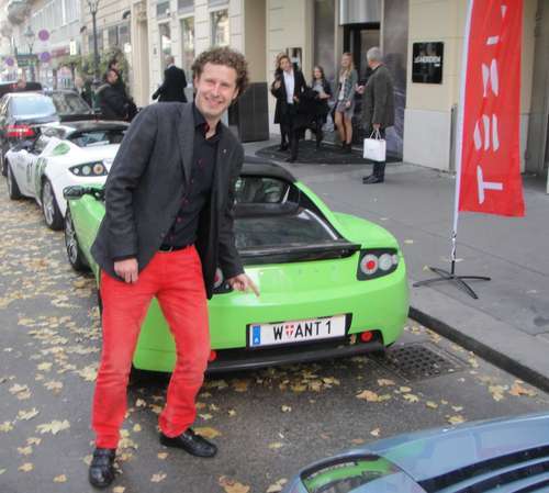  Tesla zelebriert den Auslauf des Roadsters