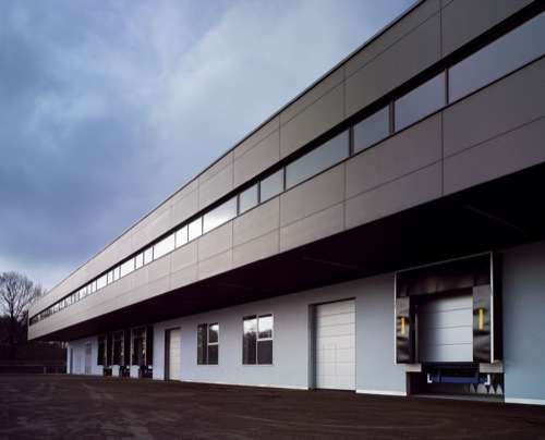  KTM baut Teilezentrum aus