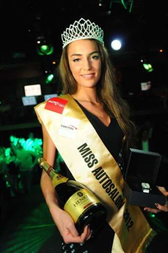  Die schönste Dame heißt ...