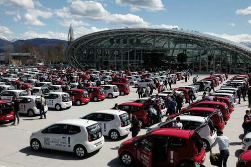  300 VW up! an Testfahrer übergeben
