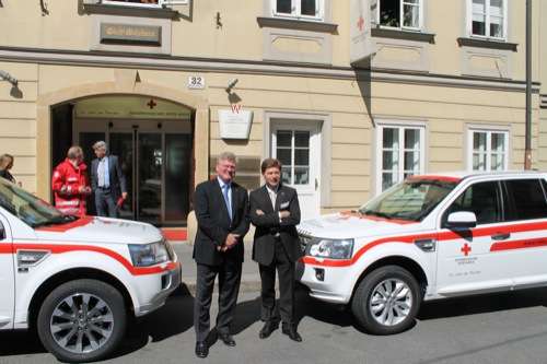  Zwei Freelander für das Rote Kreuz