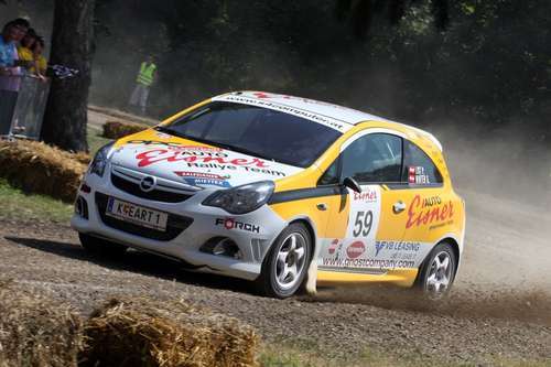  Prominenz am heißen Sitz und hinterm Lenkrad