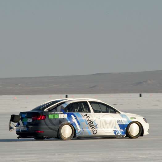  Mit Tempo 300 durch die Salzwüste