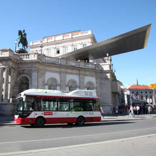  Elektrobus im Linienbetrieb