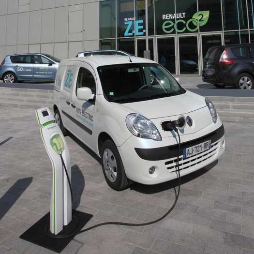  Elektroautos: Markt ohne Spannung