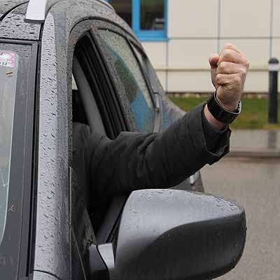  Schlechte Manieren und positive Gesten