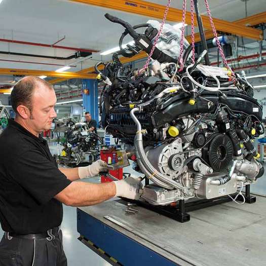  Cheftechniker referiert über neue V8-Motoren