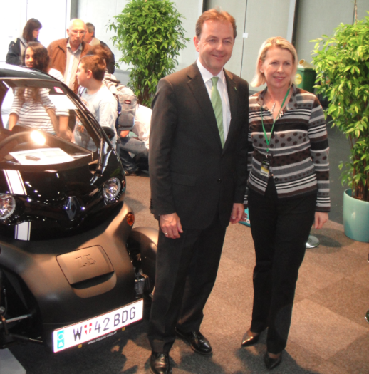  Grün mit interessanten Streiflichtern