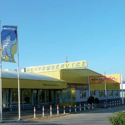  Reifen John in Zertfikationshand von Michelin