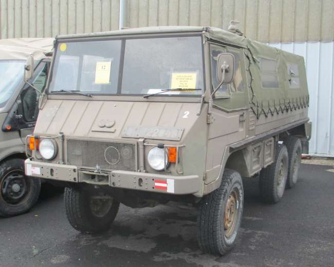  Militärfahrzeuge unter dem Hammer