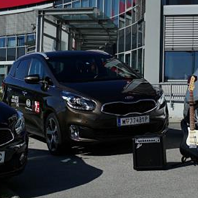  Song Contest: Kia shuttlet VIPs