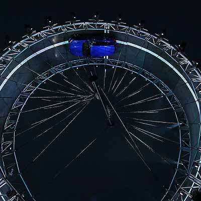  Ein Jaguar steht Kopf