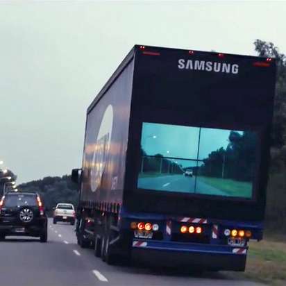  Fern-Sehen hinterm Lkw