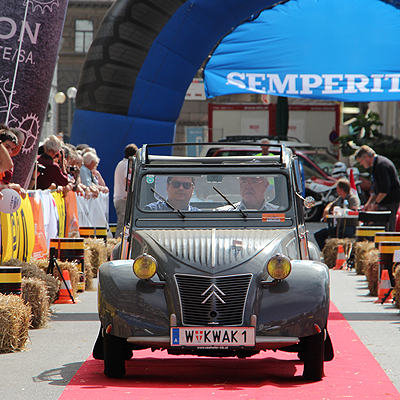  Oldtimer-Parade auf der Ringstraße