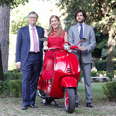  Piaggio unterstützt (RED) 