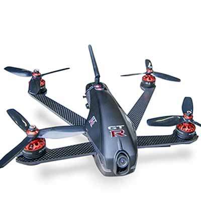  Renndrohne heizt GT-R ein