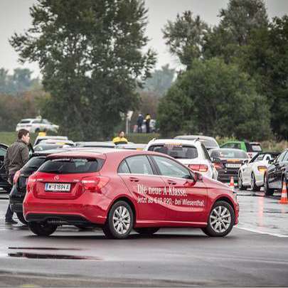  Vom Schauraum auf die Teststrecke