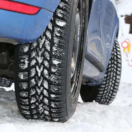  Der Winter und die nasse Straße