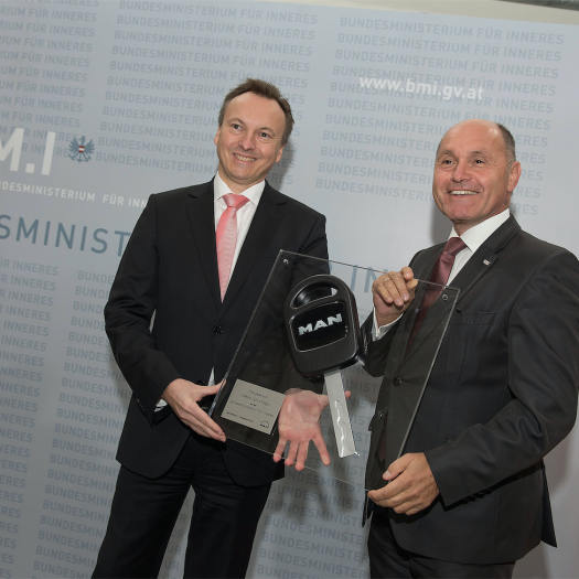  Neue große Polizeiwagen