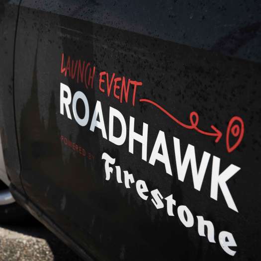  Firestone Roadhawk im Festival-Feuerwerk