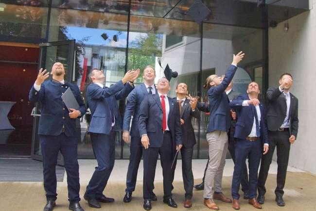  Absolventen ausgezeichnet