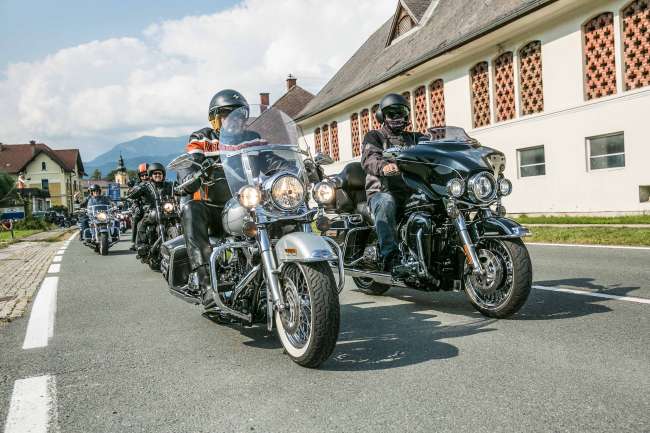 Biker auf Charity-Tour