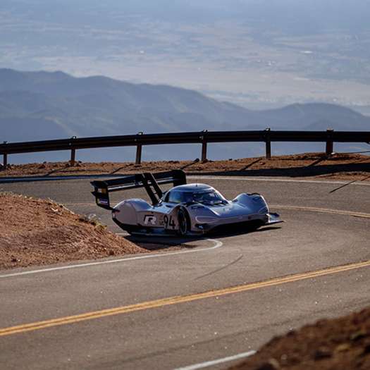  Pikes Peak: VW schickt E-Protoyp I.D. R den Berg hinauf