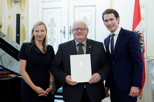  Kanzler Kurz würdigt 2 steirische Autohändler 