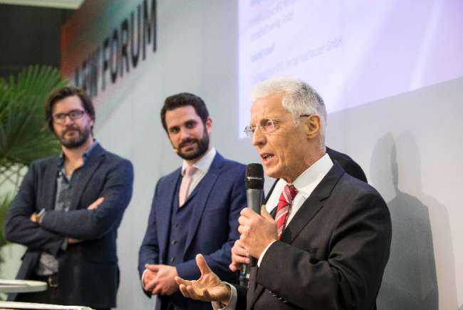  AutoZum Spiegelbild der Kfz-Branche